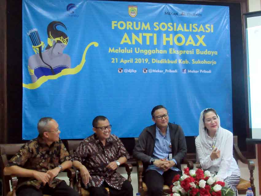 Kiri ke kanan: Kadiskominfo Sukaharjo Suryanto, Kadisbud Darno, Staf Ditjen IKP Wuraji dan Ketua Yayasan Mekar Pribadi Oetari Noor Permadi.