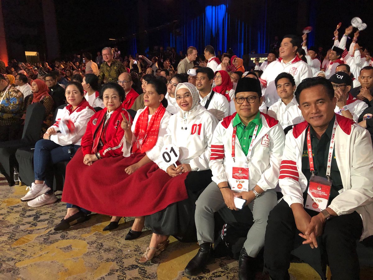 Yusril Ihza Mahendra di antara para pendukung Capres Nomor 01 Joko Widodo-Ma'ruf Amin. (Foto: dok ngopibareng.id)