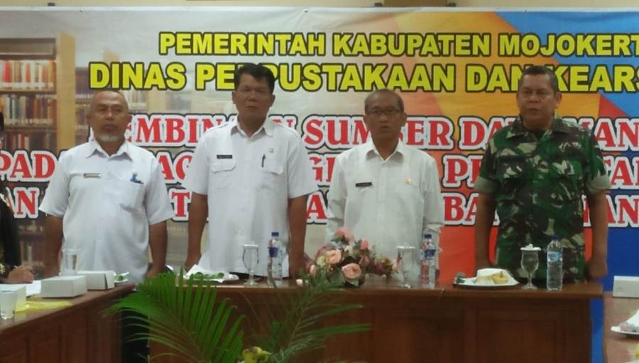 Pabung Kodim 0815 Mayor Arm Imam Duhri Bersama Ka Disperka Ustadzi Rois Saat Pembukaan Kegiatan