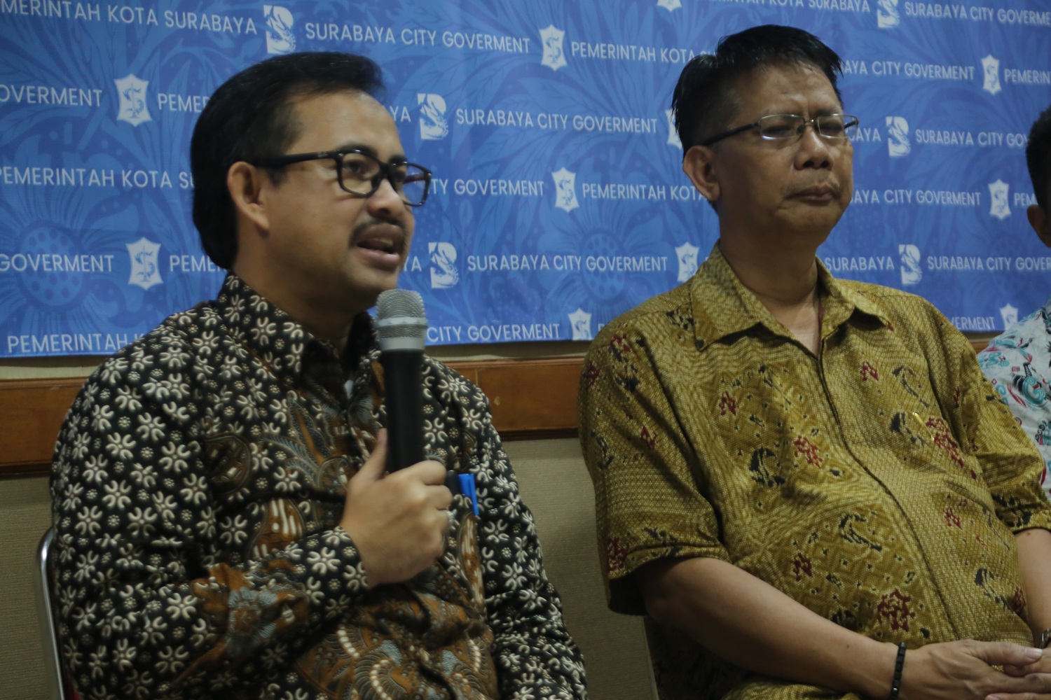 Kadispendik Surabaya, Ikhsan memberikan keterangan pers terkait pelaksanaan penerimaan siswa baru tahun 2019, Kamis, 25 April 2019. (Foto: Alief/ngopibareng.id) 