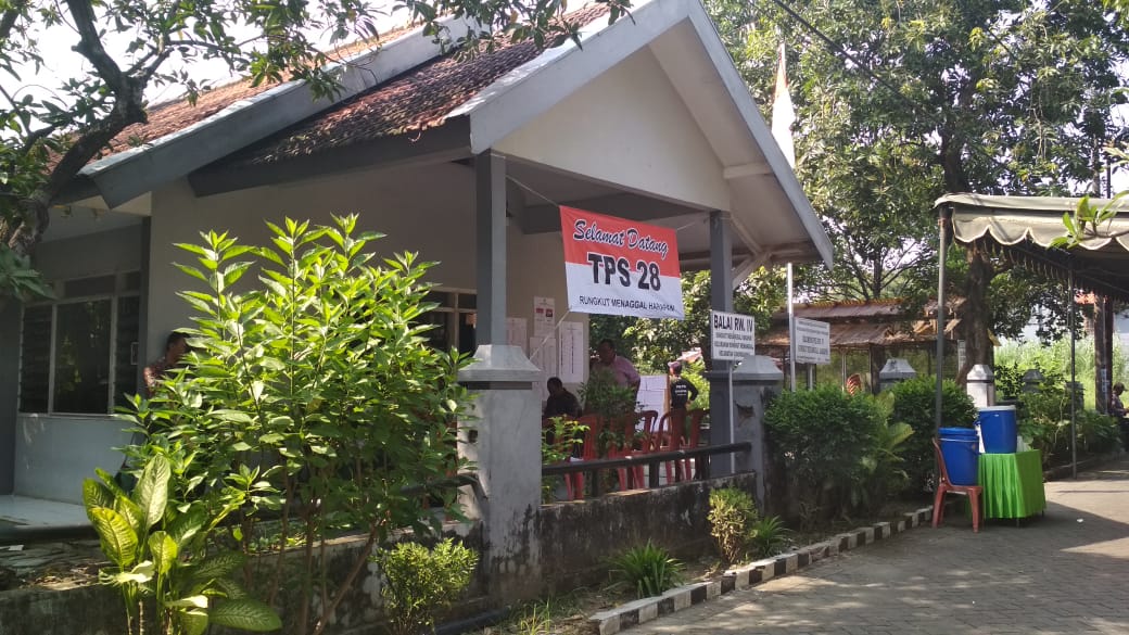 Tempat Pemungutan Suara 28, Kelurahan Rungkut Menanggal, Kecamatan Gununganyar, Surabaya. (Foto: Farid/ngopibareng.id) 