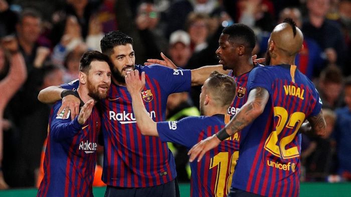 Lionel Messi dan pemain Barcelona selepas mencetak gol ke gawang Levante. (Foto: Albert Gea/Reuters)