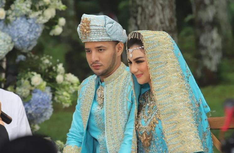 Ammar Zoni dan Irish Bella melangsungkan akad nikah di Pine Hill Bandung, Jawa Barat