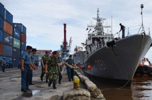 KRI Tjiptadi-381 saat bersandar di Pelabuhan Belawan (Foto: Antara)