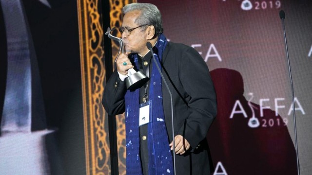 Slamet Rahardjo dianugerahi Lifetime Achievement Award di AIFFA 2019.