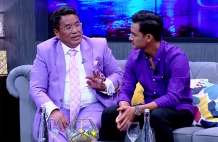 Hotman Paris membahas aib Cut Tari dan Ariel NOAH saat memandu acara Hotman Paris Show, dengan bintang tamu Febri (Bibi) Ardiansyah, mantan pacar Vanessa Angel. (Foto: capture YouTube Hotman Paris)