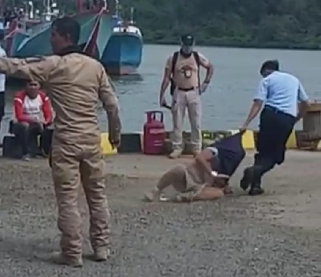 Tangapan layar petugas Lembaga Pemasyarakatan seret tahanan narkoba. (Foto: Istimewa)