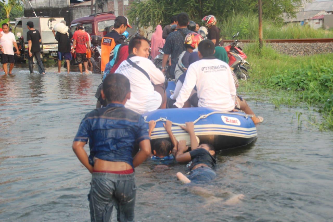 Banjir Pakal. (Foto: Faiq/ngopibareng.id)