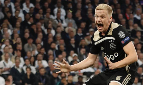 Gelandang Ajax Amsterdam, Donny van de Beek. (Foto: Twitter/@AFCAjax) 