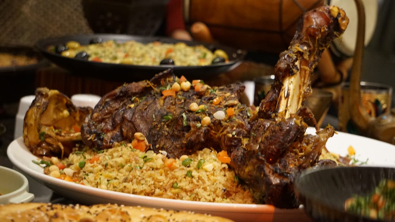 Kambing Oven serta Lamb Curry jadi menu andalan Hotel Java Paragon selama bulan puasa. (Foto: Haris/ngopibareng.id)