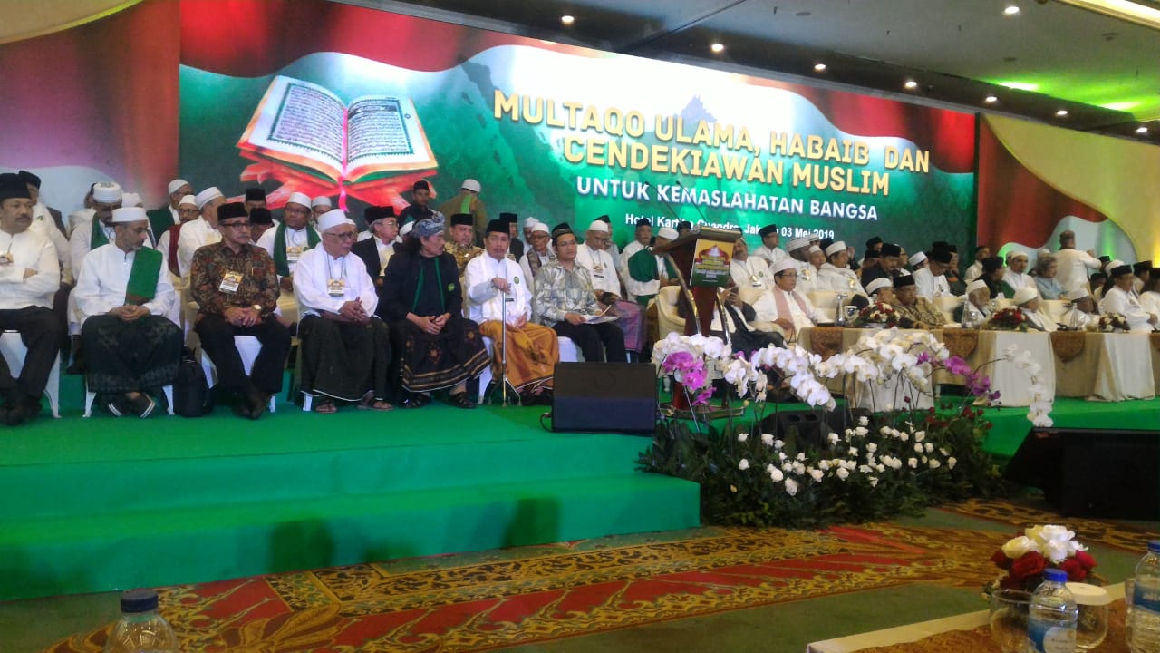 Multaqo Alim-Ulama, Habaib, Dan Cendekiawan Muslim seluruh Indonesia di Ball Room Hotel Kartika Chandra Jakarta Selatan. (Foto: nu for ngopibareng.id)