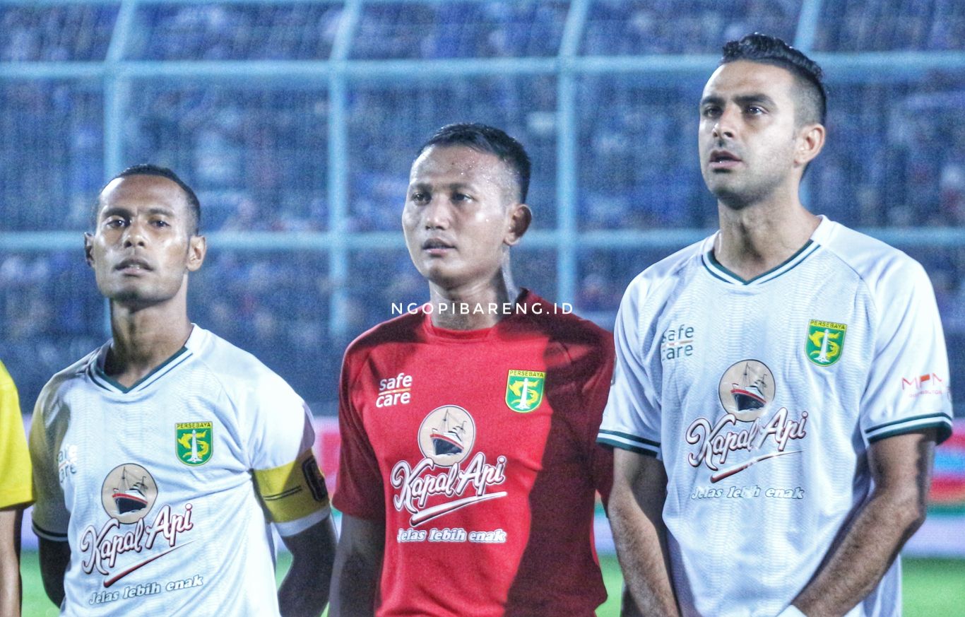 Kiper Persebaya, Abdul Rohim (tengah). (foto: Haris/ngopibareng.id)