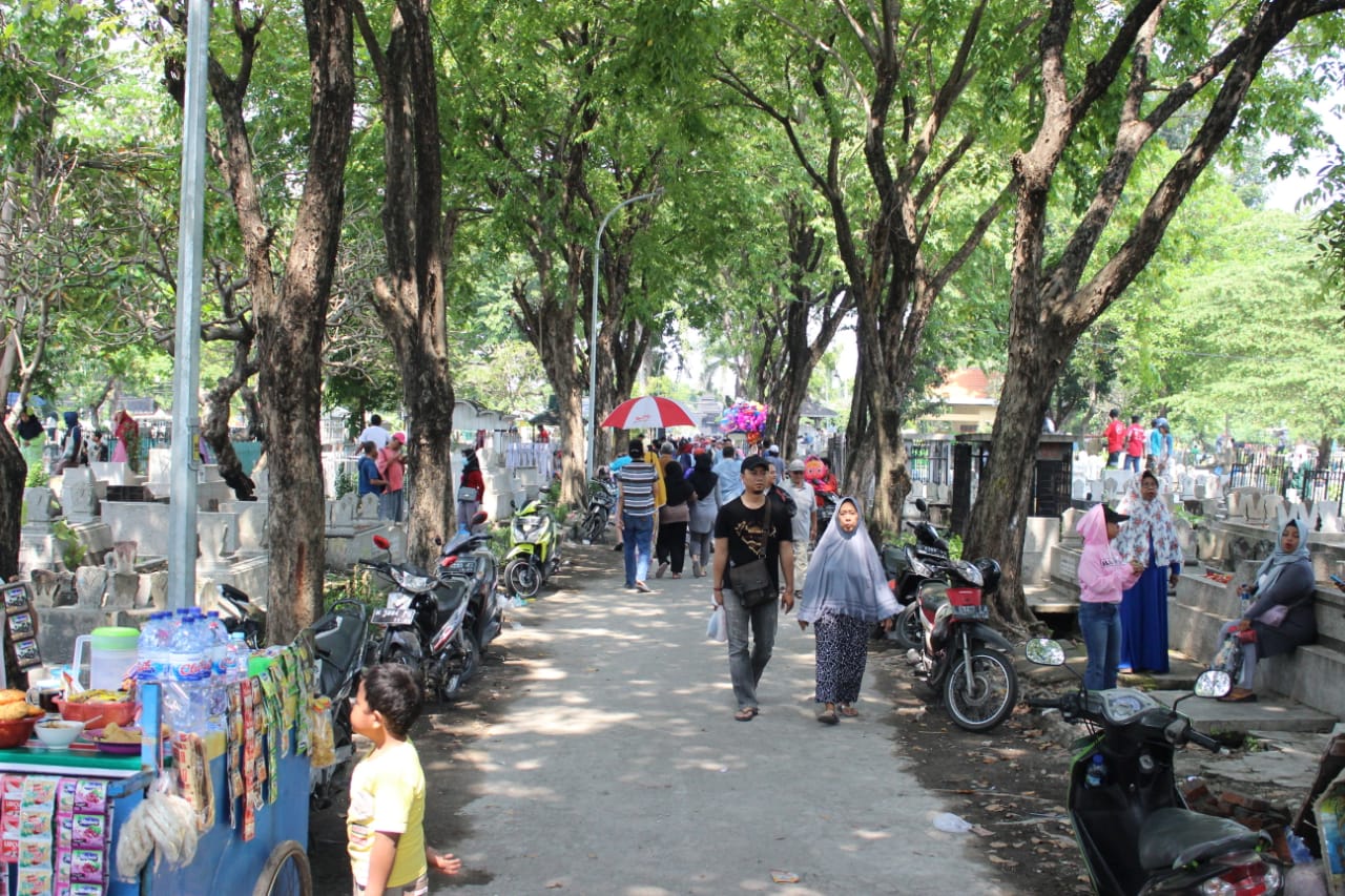 Suasana Tempat Pemakaman Umum Ngagel, Minggu 5 Mei 2019 sore. (foto: Haris/ngopibareng.id)