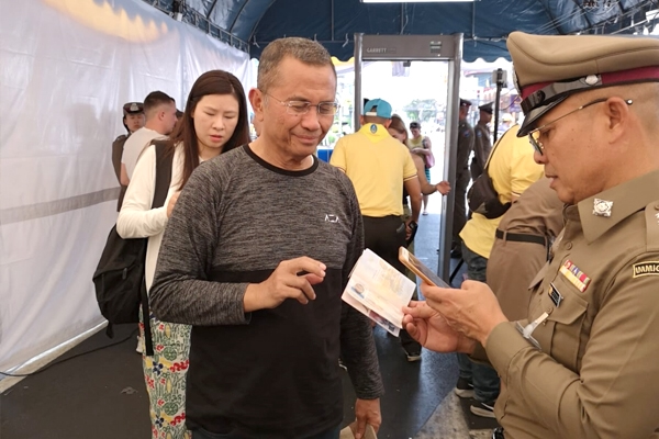 Mengikuti serangkain pemeriksaan saat penobatan Raja Rama X.