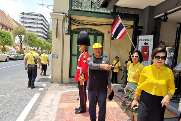 Topo kuning gratis.