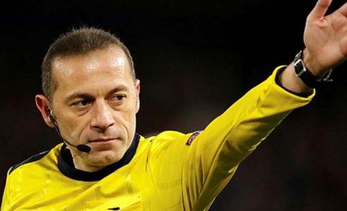 Cuneyt Cakir, wasit asal Turki yang akan memimpin semifinal Liga Champions antara Liverpool melawan Barcelona. (Foto:AFP)