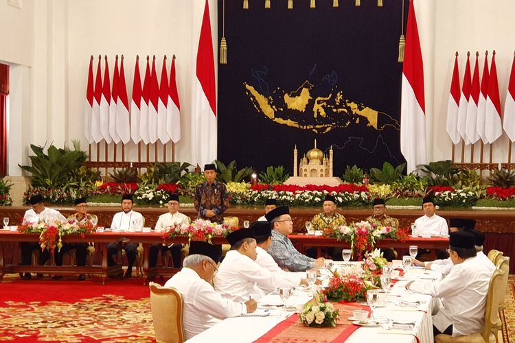 Presiden Joko Widodo berbuka puasa bersama dengan para pimpinan lembaga negara di Istana Negara, Jakarta, Senin, 6 Mei 2019. (Foto: Kcm)