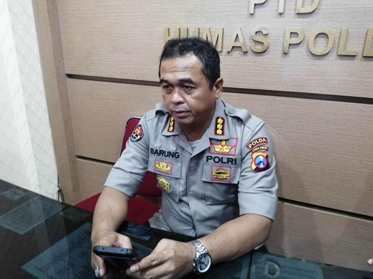 Kabid Humas Polda Jatim Kombes Pol Frans Barung Mangera. (Foto: Farid/ngopibareng.id) 