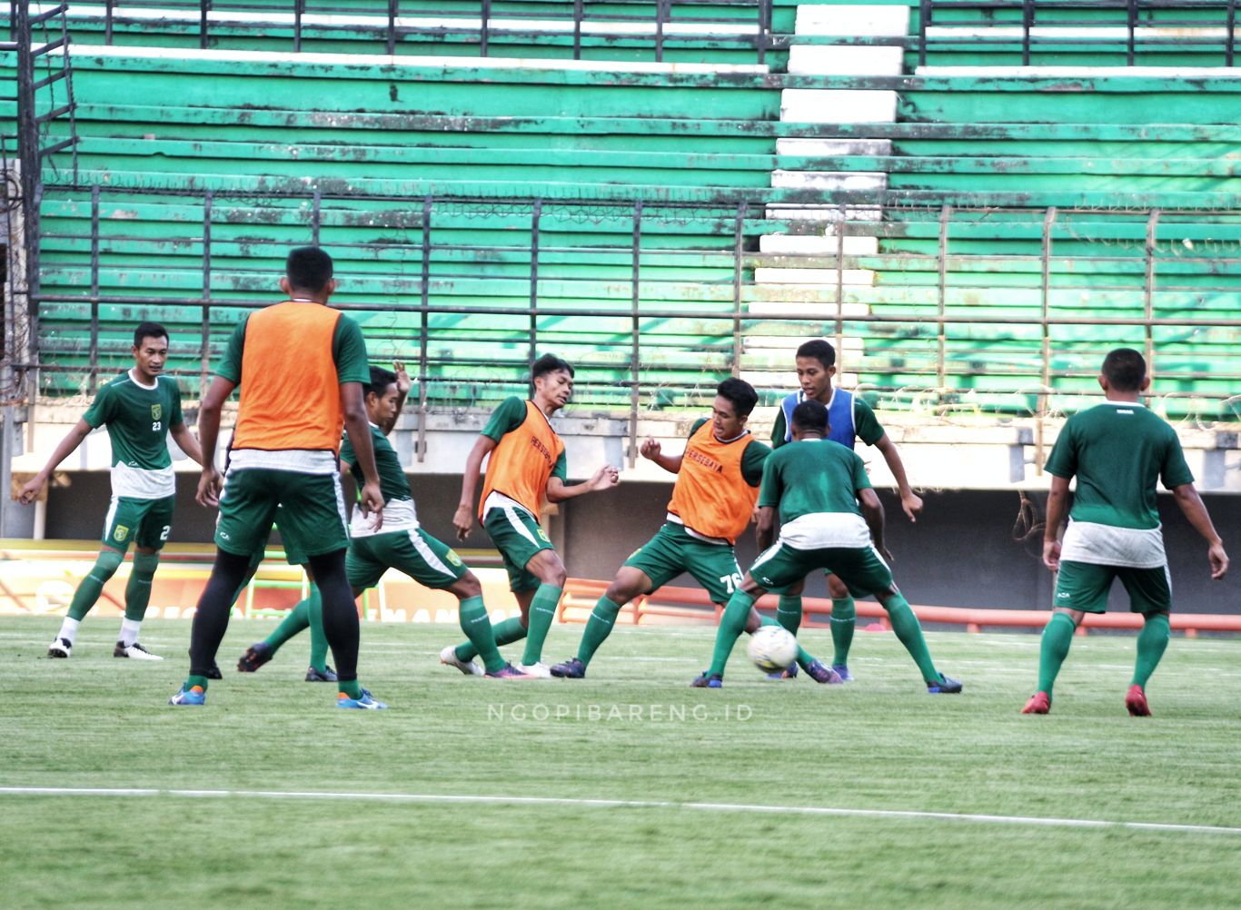 Skuat Persebaya saat latihan perdana di bulan ramadan, Selasa 7 Mei 2019. (foto: Haris/ngopibareng)