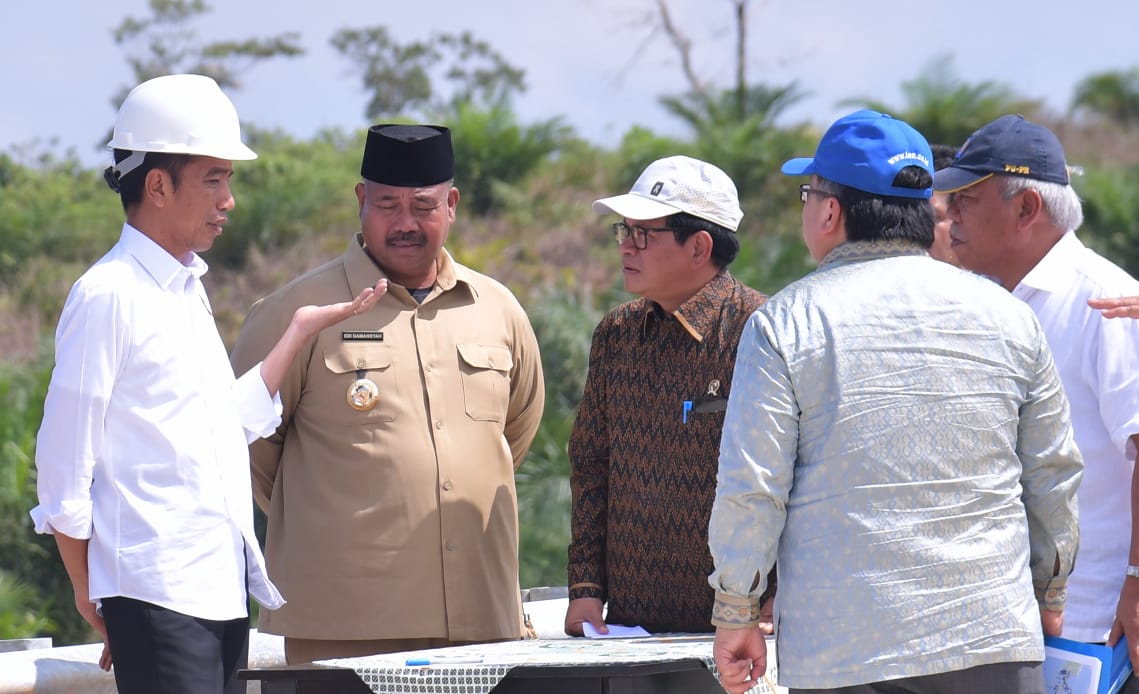 Presiden Jokowi meninjau salah satu lokasi ibu kota RI yang baru. (Foto: Biro Pers Setpres)