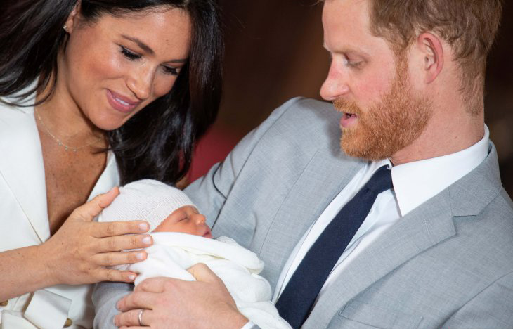 Pangeran Harry dan Meghan Markle memperkenalkan anak laki-laki pertama mereka di Istana Windsor, Berkshire, Rabu (8/5/2019). ANTARA FOTO/Dominic Lipinski/Pool via REUTERS/pras.