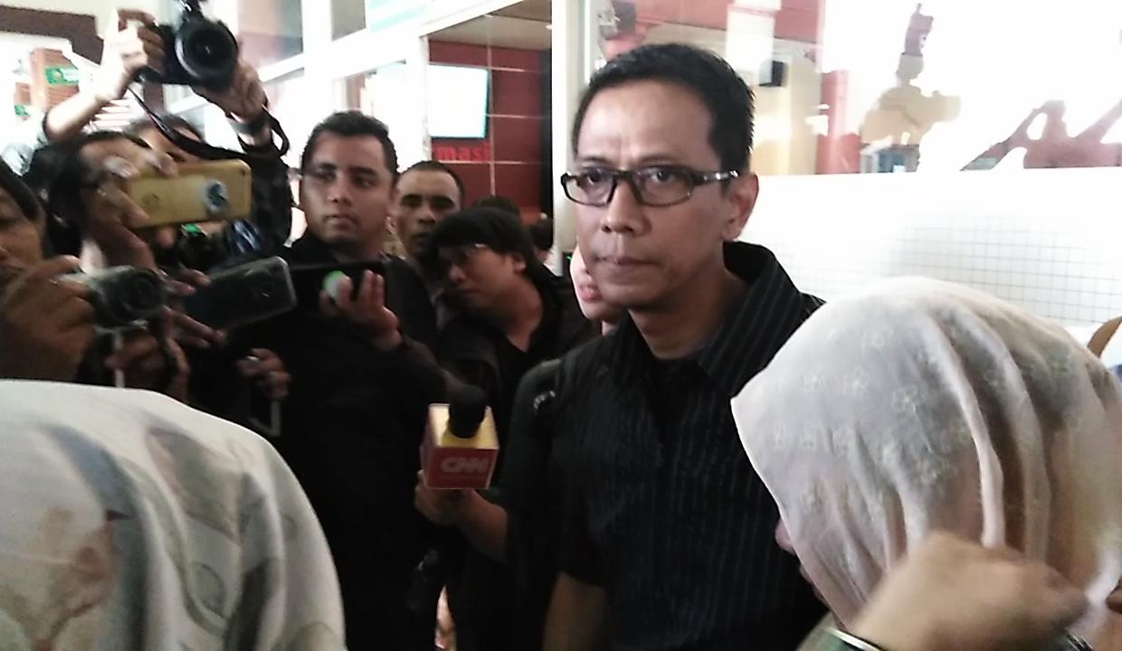 Ayah kandung Vanessa menghadiri persidangan putrinya di PN Surabaya, Kamis, 9 Mei 2019. (Foto: Farid/ngopibareng.id)