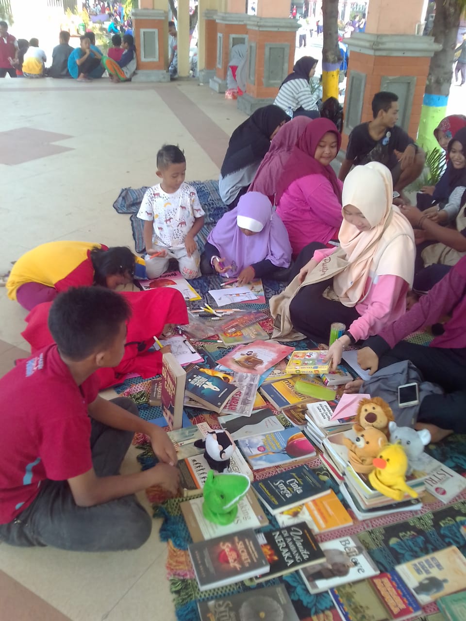 Lapak Pustaka Prana di Pendopo Alun-alun Lamongan