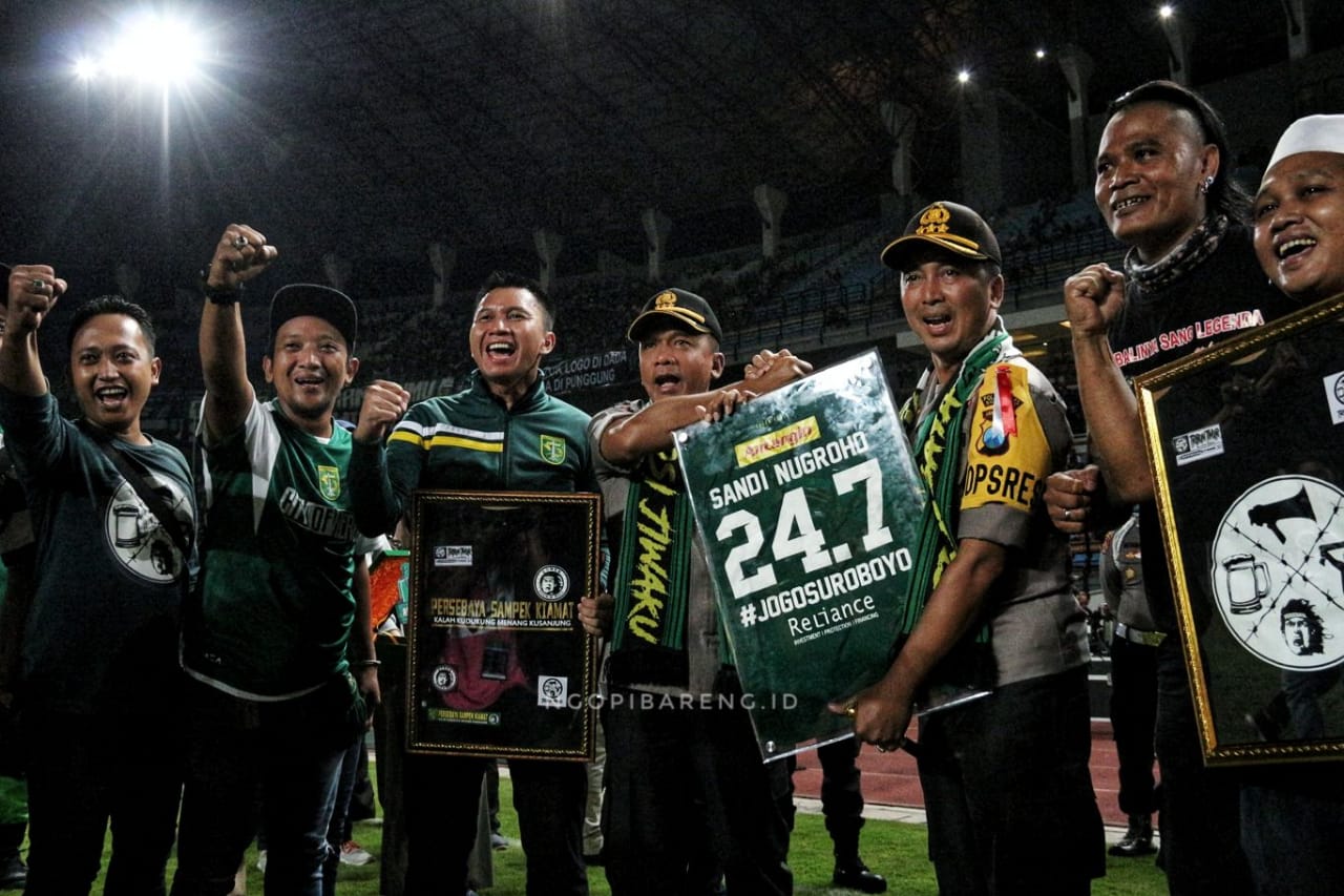 Kapolrestabes Surabaya bersama Wakil Walikota Surabaya dan Presiden Persebaya. (Foto: haris/ngopibareng.id)