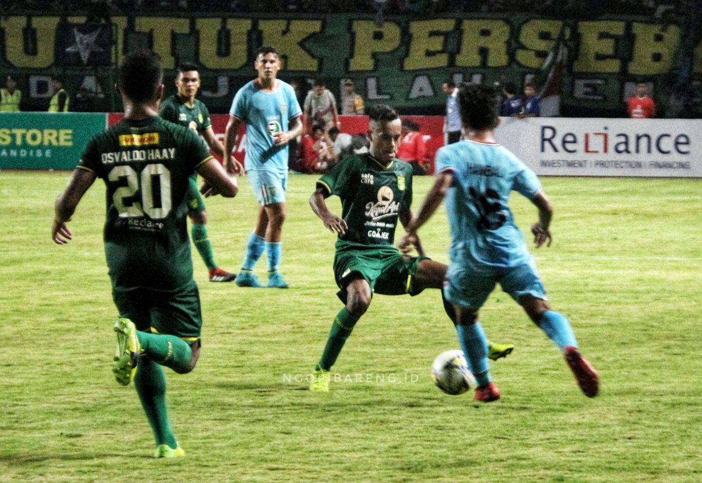 Persebaya vs Persela Lamongan. (foto: Haris/ngopibareng.id)