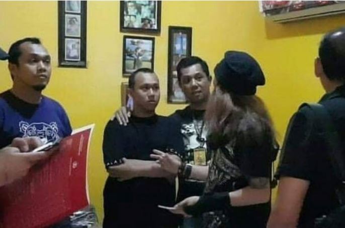 Hermawan Susanto (HS), pelaku pengancaman pemenggalan kepala Presiden Joko Widodo saat demonstrasi di Bawaslu RI, ditangkap polisi Polda Metro Jaya, Minggu 12 Mei. (Foto: Antara)