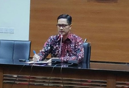 Juru bicara KPK Febri Diansyah, saat memberikan keterangan pers di Gedung KPK, Senin, 13 Mei 2019. (Foto: Ant)