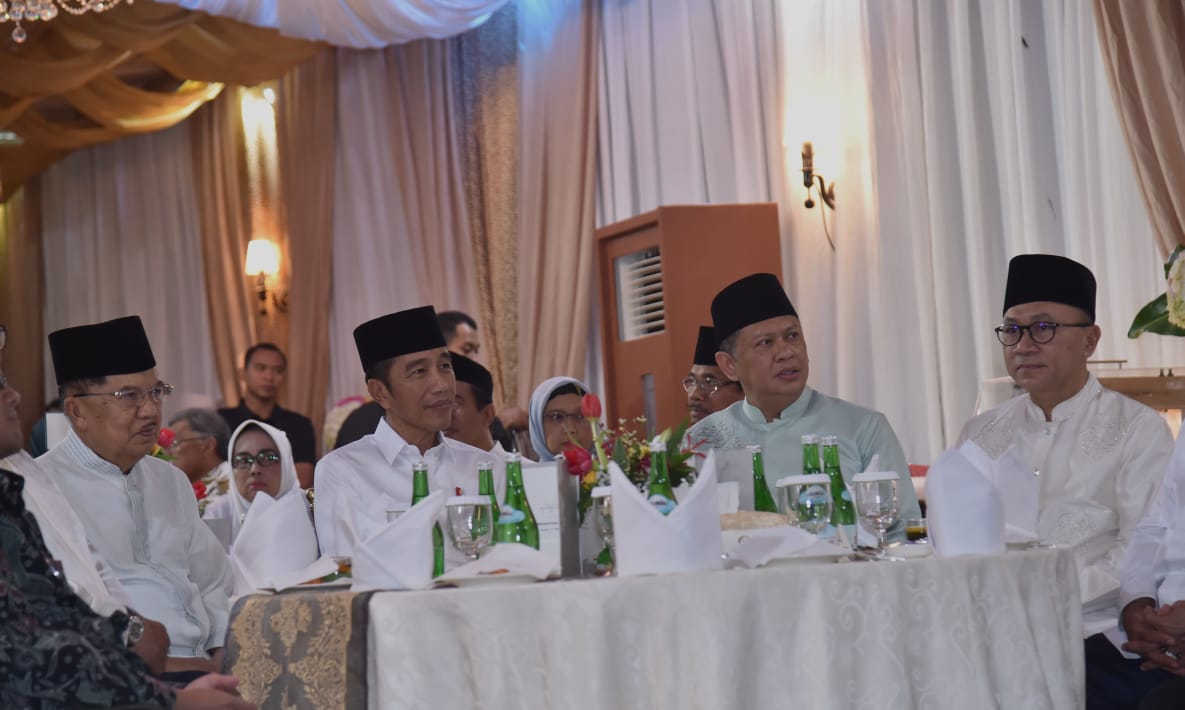 Presiden usai berbuka puasa bersama di Rumah Dinas Ketua Dewan Perwakilan Rakyat (DPR) Bambang Soesatyo di Jakarta. (Foto: Rusman - Biro Pers Sekretariat Presiden)