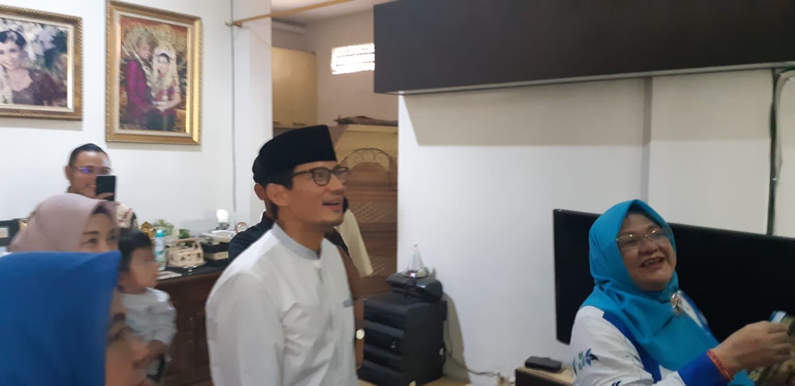 Sandiaga Salahuddin Uno saat ditemui di wilayah Ngagel Surabaya, Rabu 15 Mei 2019. (Foto: Farid/ngopibareng.id) 