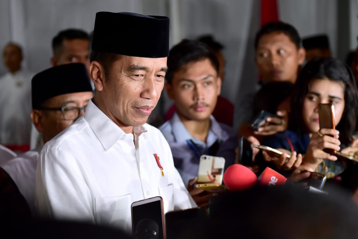 Presiden Joko Widodo usai buka bersama dengan Ketua DPD RI, di Kuningan, Jakarta, Rabu, 15 Mei 2019. (Foto: Asmanu/ngopibareng.id)