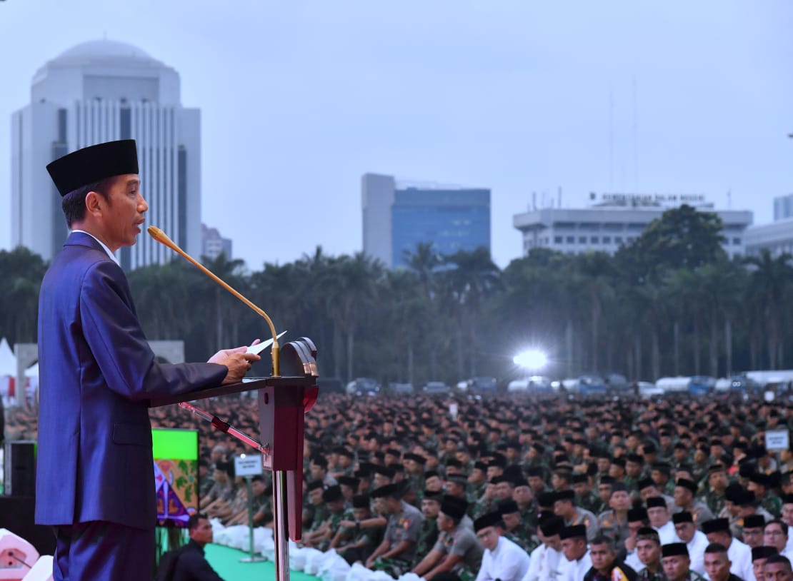 Presiden Joko Widodo menghadiri buka puasa bersama prajurit TNI dan Polri di Monas Kamis 16 Mei 2019. (Foto: Biro Pers Setpres)