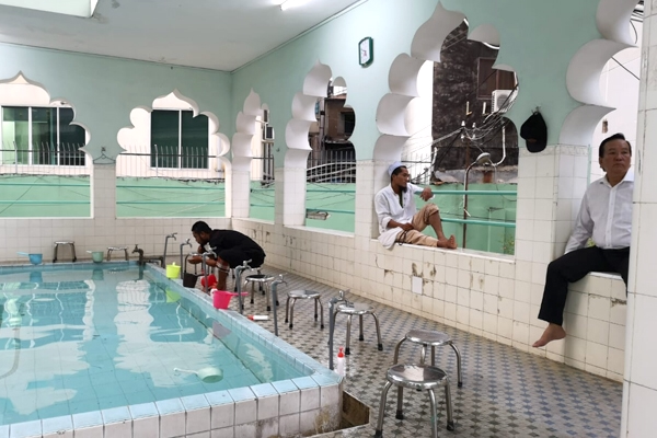 Masjid di Ho Chi Min City yang bersebelahan dengan Sheraton Saigon Hotel & Resort.