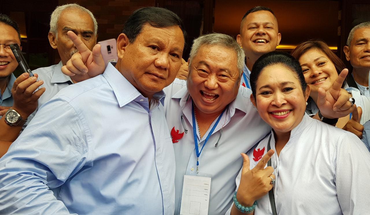 Lieus Sungkharisma (tengah) bersama Prabowo Subianto dan Siti Hediati Hariyadi. (Foto: dok/antara)