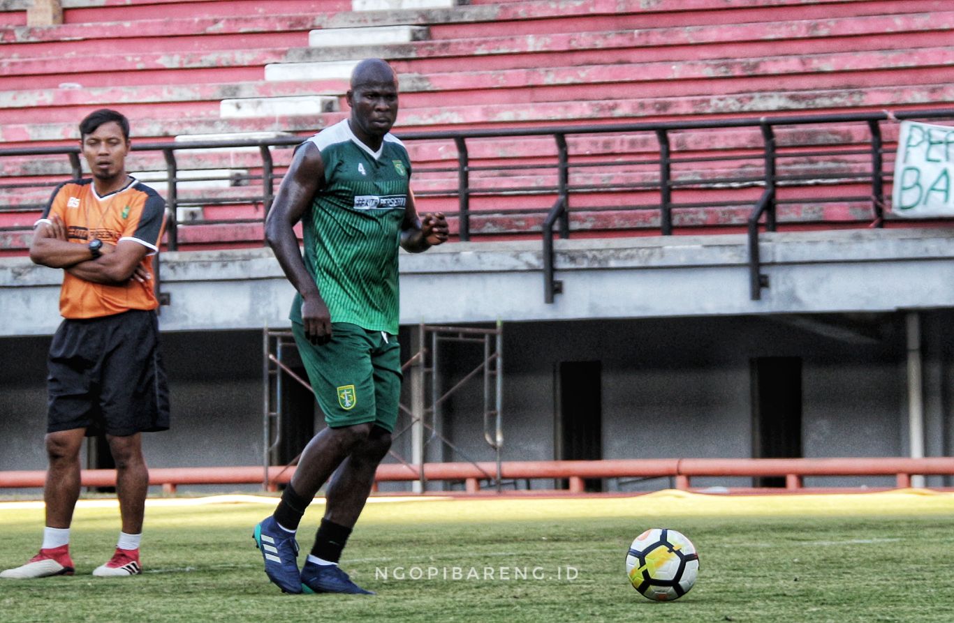 Mantan pemain Persebaya, OK John. (foto: Haris/ngopibareng.id)