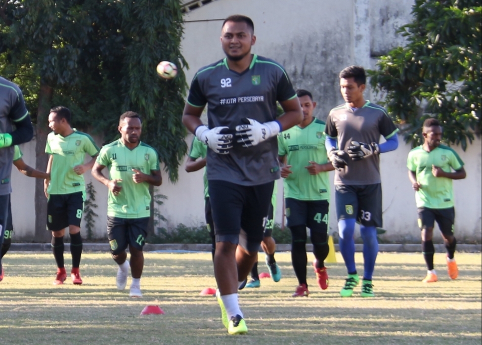 Kenangan Dimas Galih waktu masih berseragam Persebaya. (Foto: Haris/ngopibareng.id)