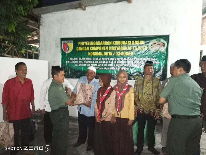 Danramil 0815/03 Sooko Saat Kegiatan Komsos Dengan Komponen Masyarakat