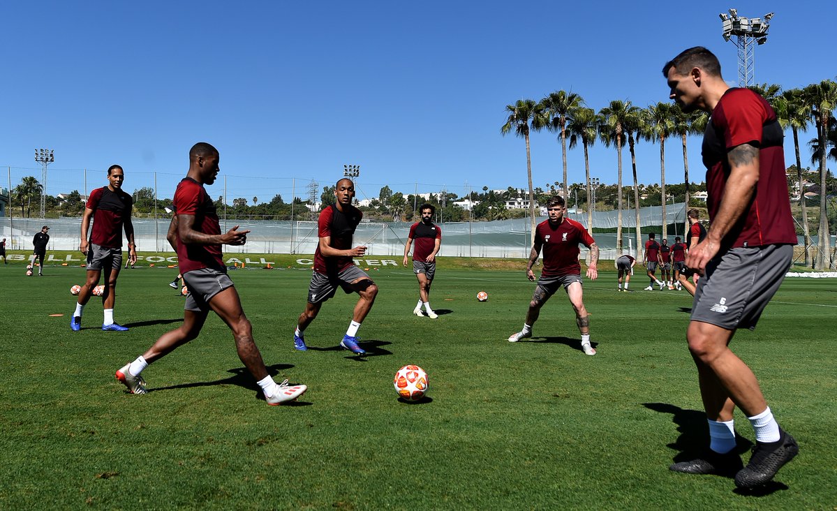 Para pemain Liverpool saat berlatih di Marbella. (Foto: Twitter/@LFC)