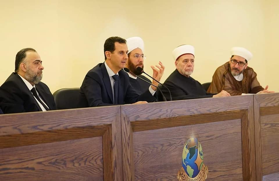 Presiden Suriah Dr. Bashar al-Assad bersama para ulama Sunni Ahlussunnah waljamaah di Suriah. (Foto: muslimedianews.com)