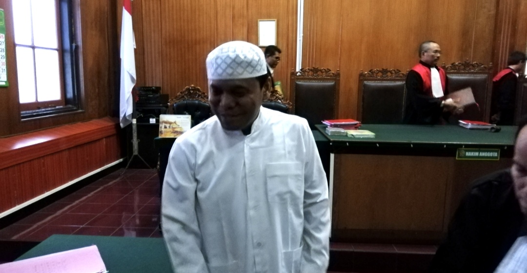 Sugi Nur Raharja saat menjalani sidang di PN Surabaya, Kamis, 23 Mei 2019. (Foto: Farid/ngopibareng.id) 