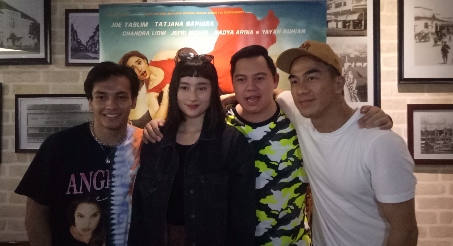 Jefri Nichol,Tatjana Saphira, Chandra Liow dan Joe Taslim saat meet and greet dengan para pengemar di TP Surabaya. Sabtu, 25 Mei 2019. (Foto: Pita/ngopibareng.id)