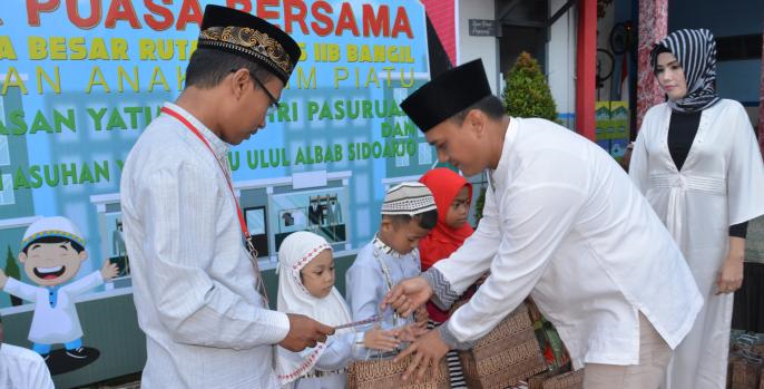 100 anak yatim diundang secara khusus di acara buka puasa di Rutan Bangil.