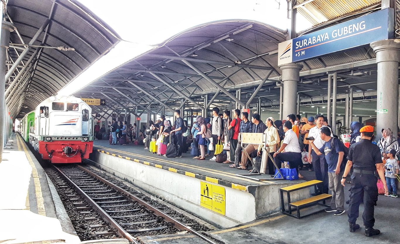 Stasiun Gubeng Surabaya, Minggu 26 Mei 2019. (Foto: Haris/ngopibareng.id)