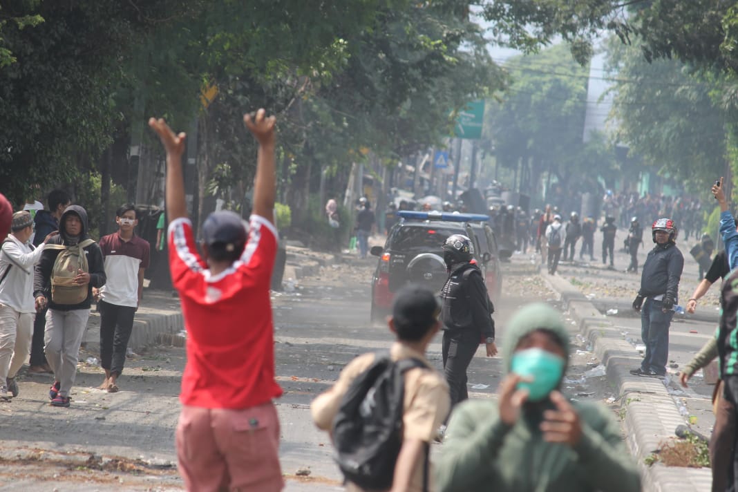 Aksi massa 22 Mei di depan Gedung Bawaslu RI, Jalan MH Thamrin, Jakarta. (Foto: Asmanu/ngopibareng.id)