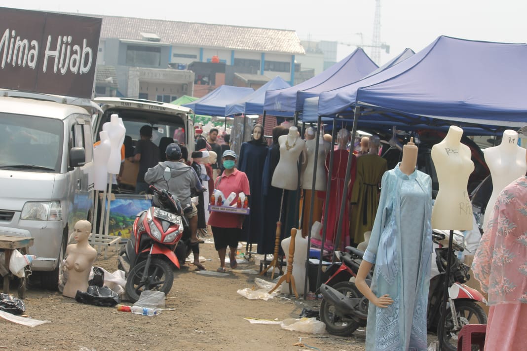 Aktivitas di Pusat Grosir Tanah Abang Jakarta Pusat, mulai pulih setelah terpuruk pasca kerusuhan di Jakarta . 22 dan 23 Mei 2019. (Foto: Asmanu/ngopibareng.id)