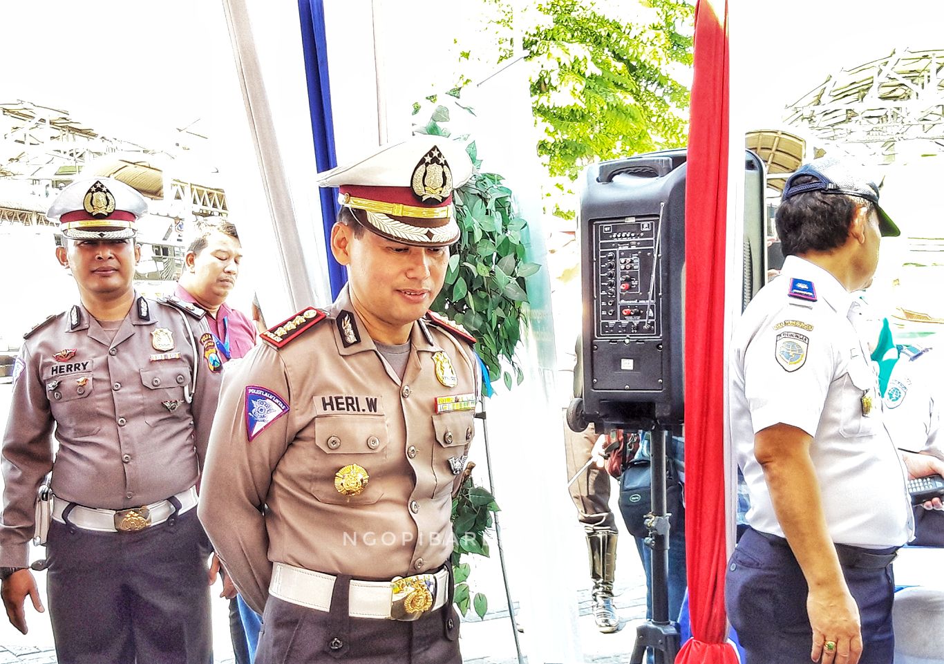 Dirlantas Polda Jawa Timur, Kombes Pol Heri Wahono, saat berkunjung di terminal Purabaya, Selasa 28 Mei 2019. (Foto: Haris/ngopibareng.id)