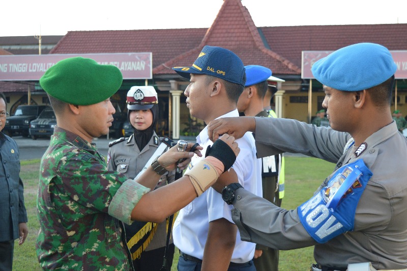 Dandim 0815 Letkol Kav Hermawan Weharima, SH, Saat Apel Gelar Pasukan DI Mapolres Mojokerto Kota